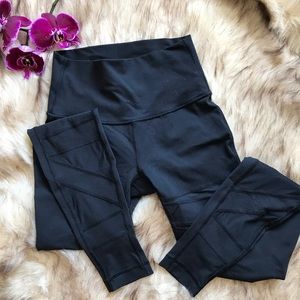 Lululemon reg length pant with mesh cutouts